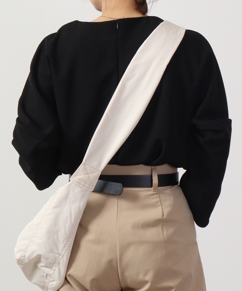 ＆soiree（アンドソワレ）の「&soiree シンプルトップス 長袖（Tシャツ/カットソー・レディース・ブラック/ベージュ・F）」の6枚目の写真