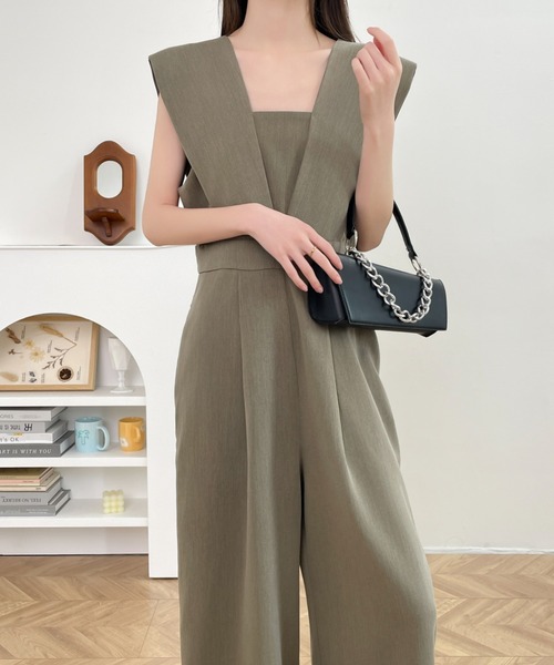 ABITOKYO（アビトーキョー）の「レイヤード風Vネックワイドサロペット（サロペット/オーバーオール・レディース・グレイッシュベージュ/チャコールグレー/ブラック/カーキ/ブルーグレー・M/L）」の5枚目の写真