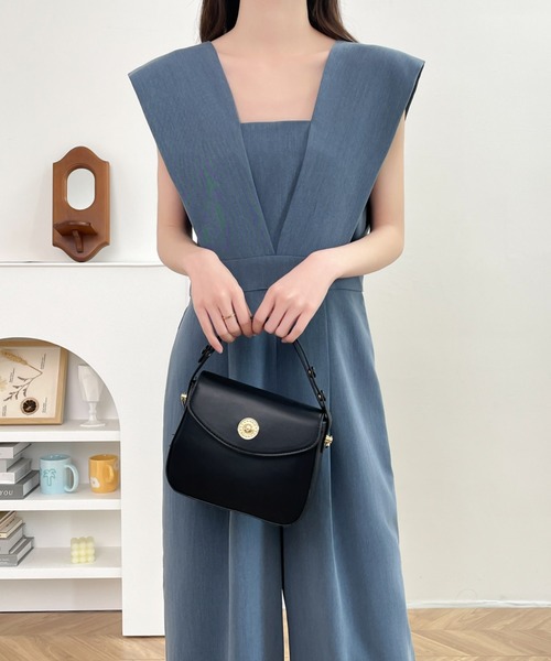 ABITOKYO（アビトーキョー）の「レイヤード風Vネックワイドサロペット（サロペット/オーバーオール・レディース・グレイッシュベージュ/チャコールグレー/ブラック/カーキ/ブルーグレー・M/L）」の3枚目の写真