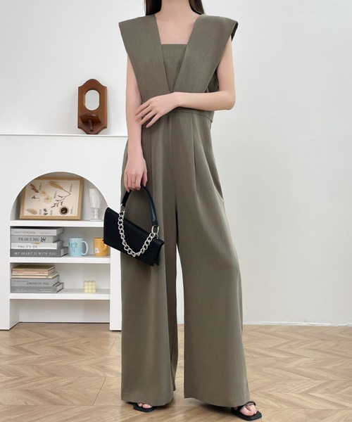 ABITOKYO（アビトーキョー）の「レイヤード風Vネックワイドサロペット（サロペット/オーバーオール・レディース・グレイッシュベージュ/チャコールグレー/ブラック/カーキ/ブルーグレー・M/L）」の16枚目の写真