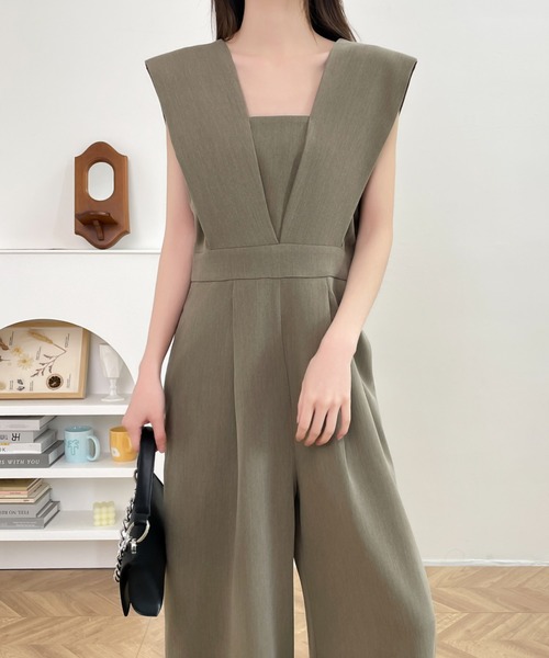 ABITOKYO（アビトーキョー）の「レイヤード風Vネックワイドサロペット（サロペット/オーバーオール・レディース・グレイッシュベージュ/チャコールグレー/ブラック/カーキ/ブルーグレー・M/L）」の17枚目の写真