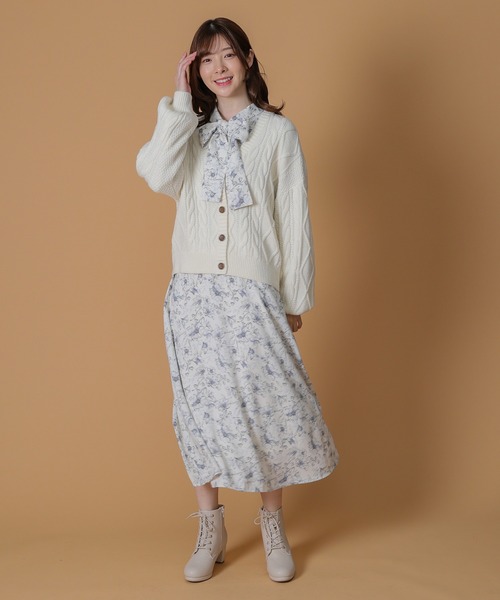 Honeys(ハニーズ)の「ケーブル編Vネックカーディガン(カーディガン/ボレロ・レディース・サックスブルー/ベージュ/ピンク/アイボリー/杢グレー/モカ・L/M/S/LL)」の8枚目の写真