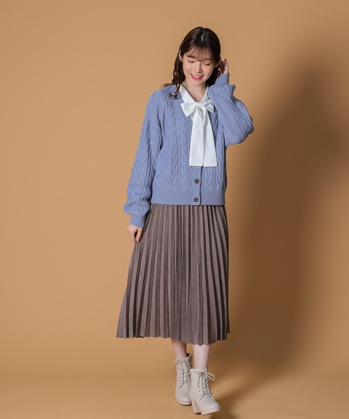 Honeys(ハニーズ)の「ケーブル編Vネックカーディガン(カーディガン/ボレロ・レディース・サックスブルー/ベージュ/ピンク/アイボリー/杢グレー/モカ・L/M/S/LL)」の11枚目の写真
