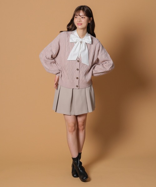 Honeys(ハニーズ)の「ケーブル編Vネックカーディガン(カーディガン/ボレロ・レディース・サックスブルー/ベージュ/ピンク/アイボリー/杢グレー/モカ・L/M/S/LL)」の13枚目の写真
