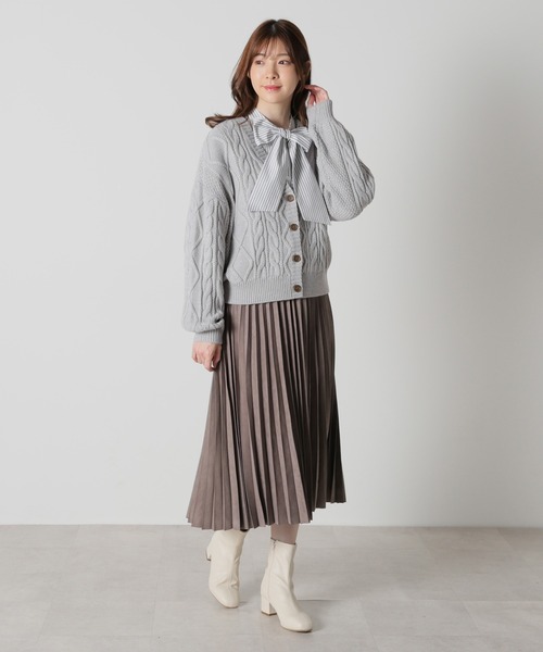 Honeys(ハニーズ)の「ケーブル編Vネックカーディガン(カーディガン/ボレロ・レディース・サックスブルー/ベージュ/ピンク/アイボリー/杢グレー/モカ・L/M/S/LL)」の15枚目の写真