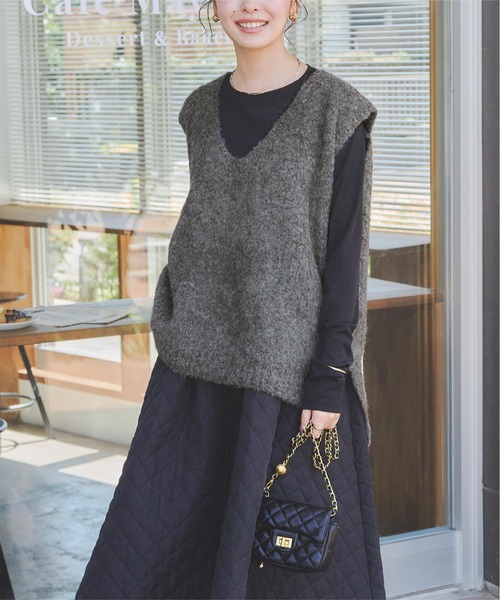 titivate(ティティベイト)の「深Vシャギーニットベスト(ベスト・レディース・モカ/グレー/チャコール・M)」の1枚目の写真