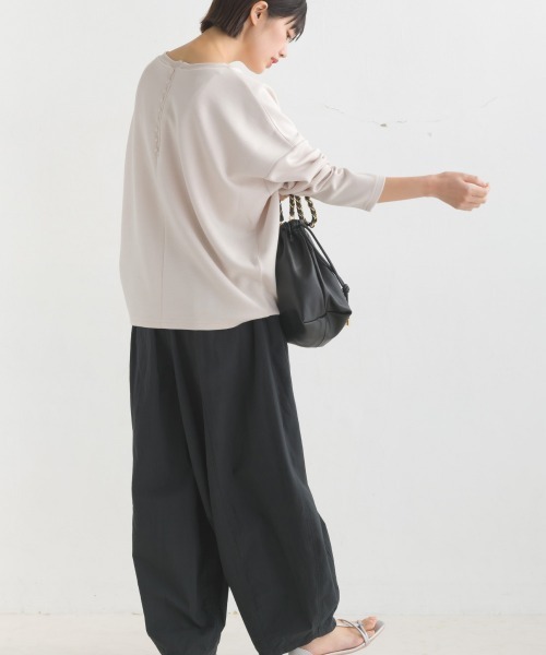 OMNES(オムネス)の「ダンボールニットコクーンシルエット長袖プルオーバー(Tシャツ/カットソー・レディース・モカ/アイボリー/ブラック/カーキ/チャコール/グレイッシュベージュ・FREE)」の16枚目の写真