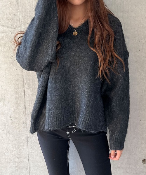 GLAMOROUS JANE(グラマラスジェーン)の「Ⅴネック長毛シャギープルオーバー(ニット/セーター・レディース・ベージュ/ブラック/ブルー/グリーン・FREE)」の2枚目の写真