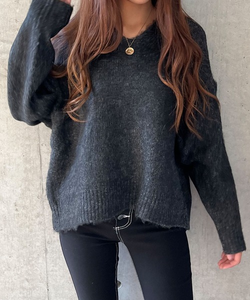 GLAMOROUS JANE(グラマラスジェーン)の「Ⅴネック長毛シャギープルオーバー(ニット/セーター・レディース・ベージュ/ブラック/ブルー/グリーン・FREE)」の5枚目の写真