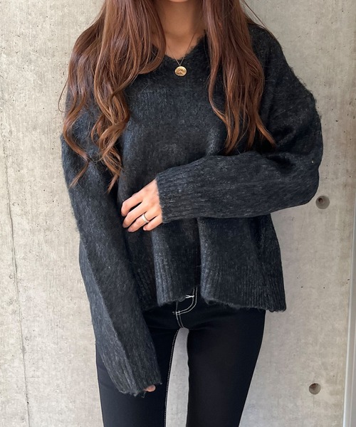 GLAMOROUS JANE(グラマラスジェーン)の「Ⅴネック長毛シャギープルオーバー(ニット/セーター・レディース・ベージュ/ブラック/ブルー/グリーン・FREE)」の7枚目の写真