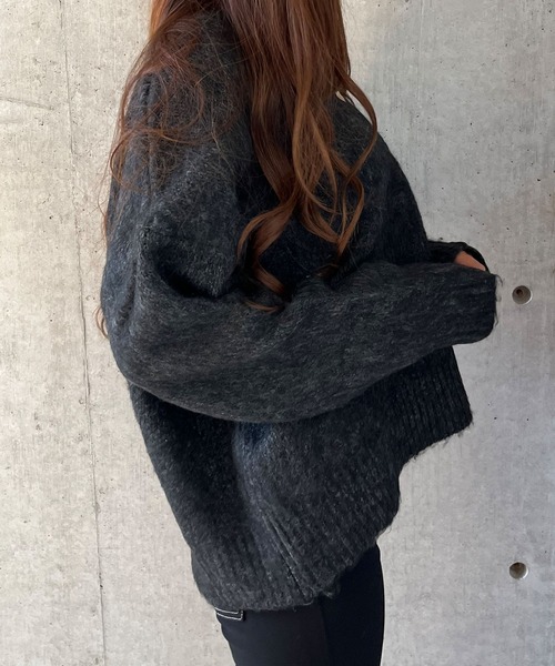 GLAMOROUS JANE(グラマラスジェーン)の「Ⅴネック長毛シャギープルオーバー(ニット/セーター・レディース・ベージュ/ブラック/ブルー/グリーン・FREE)」の8枚目の写真