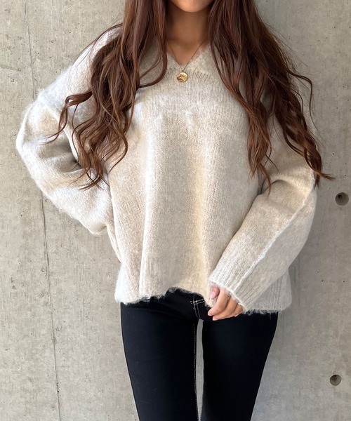 GLAMOROUS JANE(グラマラスジェーン)の「Ⅴネック長毛シャギープルオーバー(ニット/セーター・レディース・ベージュ/ブラック/ブルー/グリーン・FREE)」の10枚目の写真