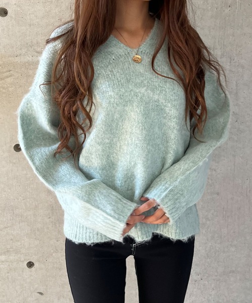 GLAMOROUS JANE(グラマラスジェーン)の「Ⅴネック長毛シャギープルオーバー(ニット/セーター・レディース・ベージュ/ブラック/ブルー/グリーン・FREE)」の17枚目の写真