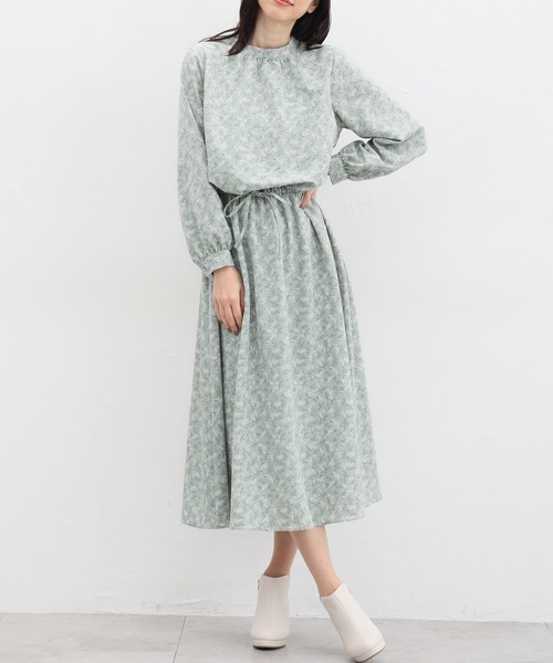 Honeys(ハニーズ)の「ハイネックワンピース(ワンピース・レディース・グリーン系その他/ネイビー系/ホワイト×グレー/ブラック/イエロー系その他・3L/LL/S/L/M)」の4枚目の写真