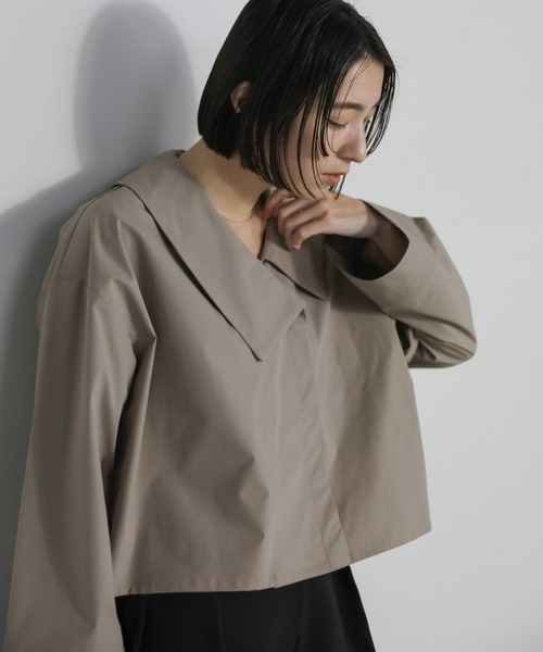 select MOCA(セレクトモカ)の「アシメカラーショートブラウス(シャツ/ブラウス・レディース・オフホワイト/グレイッシュベージュ・FREE)」の6枚目の写真