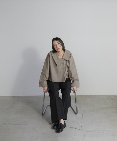 select MOCA(セレクトモカ)の「アシメカラーショートブラウス(シャツ/ブラウス・レディース・オフホワイト/グレイッシュベージュ・FREE)」の10枚目の写真