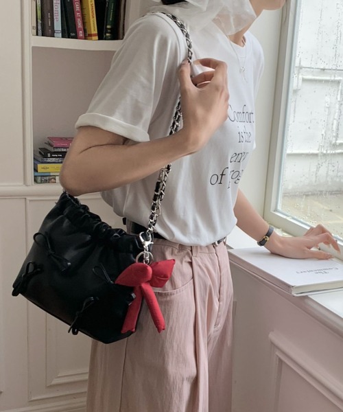 LAC-VERT（ラック・ヴェール）の「ミニリボンチェーンハンドバッグ（ハンドバッグ・レディース・シルバー/ホワイト/ピンク/ブラック・FREE）」の6枚目の写真