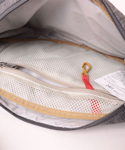 COLEMAN（コールマン）の「ウォーカーウエスト５（ヘリンボーン）（ボディバッグ/ウエストポーチ・レディース・グレー系その他2/グレー系その他/ブラウン系その他/ホワイト系その他・5L）」の12枚目の写真