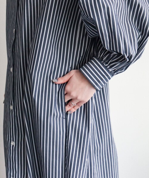 GEVACO（ゲバコ）の「【GEVACO/ゲバコ】タイプライターバンドカラーシャツワンピース（シャツワンピース・レディース・ベージュ系その他3/ブラック系その他/ブルー系その他3/ブルー系その他・36/38）」の19枚目の写真