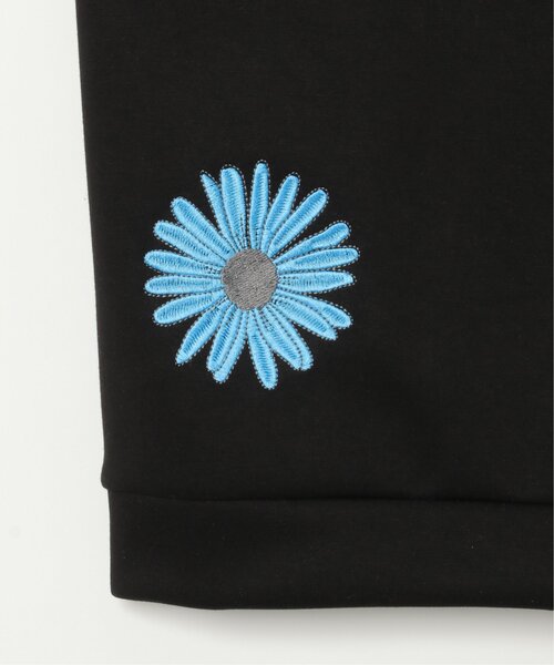 【セール】ランダムフラワー刺繍クルーネック(スウェット)|NO NEED(ノーニード) 【セール】ランダムフラワー刺繍クルーネック(スウェット)|NO NEED(ノーニード)