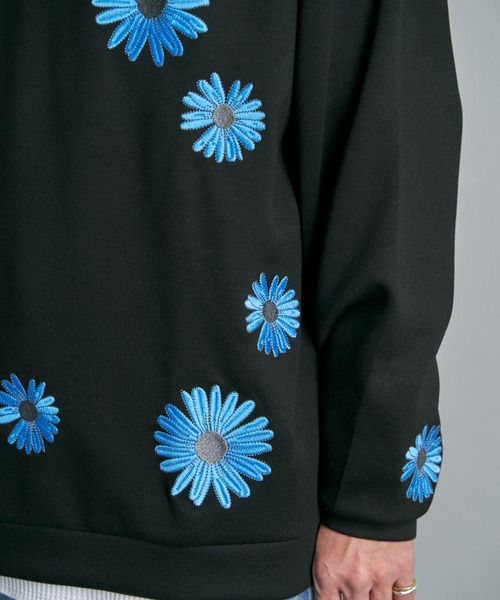 【セール】ランダムフラワー刺繍クルーネック(スウェット)|NO NEED(ノーニード) 【セール】ランダムフラワー刺繍クルーネック(スウェット)|NO NEED(ノーニード)