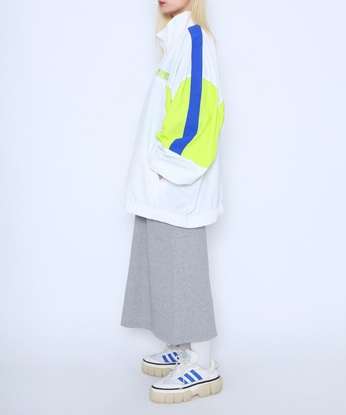 PUNYUS（プニュズ）の「切り替えナイロンジャケット（ナイロンジャケット・レディース・ネイビー/パープル/ホワイト/ブラック・2/3/4）」の8枚目の写真