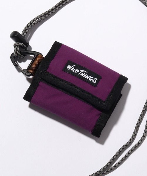 WILD THINGS（ワイルドシングス）の「【WILD THINGS/ワイルドシングス】DELFY fabric ワンポイントロゴ ネックミニウォレット（財布・メンズ・ブラック/パープル/レッド/ターコイズブルー/ベージュ/グレー・FREE）」の5枚目の写真