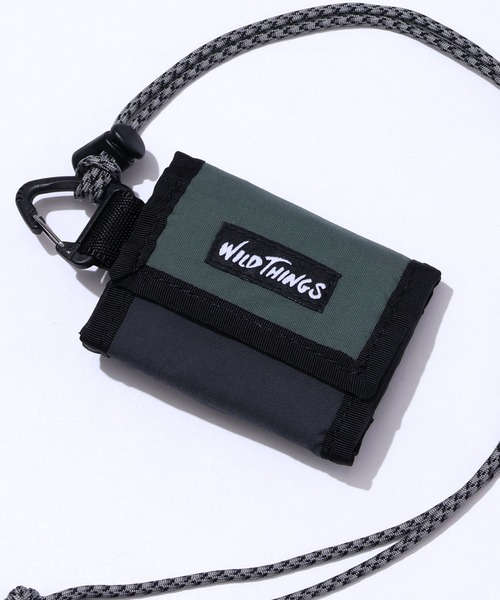 WILD THINGS（ワイルドシングス）の「【WILD THINGS/ワイルドシングス】DELFY fabric ワンポイントロゴ ネックミニウォレット（財布・メンズ・ブラック/パープル/レッド/ターコイズブルー/ベージュ/グレー・FREE）」の3枚目の写真