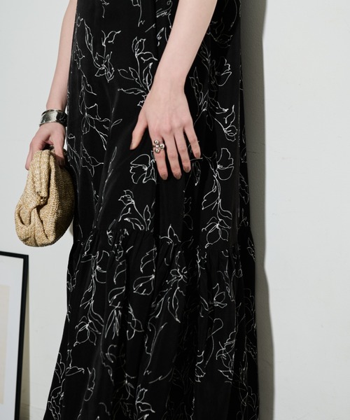 Shelly island(シェリーアイランド)の「花柄フレアキャミワンピース(ワンピース・レディース・ホワイト/ブラック・FREE)」の14枚目の写真