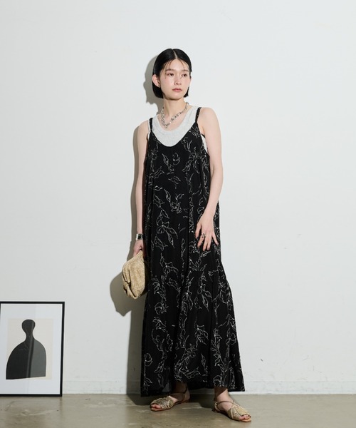 Shelly island(シェリーアイランド)の「花柄フレアキャミワンピース(ワンピース・レディース・ホワイト/ブラック・FREE)」の12枚目の写真