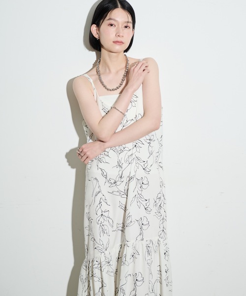 Shelly island(シェリーアイランド)の「花柄フレアキャミワンピース(ワンピース・レディース・ホワイト/ブラック・FREE)」の3枚目の写真