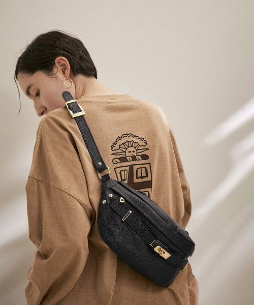 SALON adam et rope'（サロン アダム エ ロペ）の「[追加]【AULENTTI（オーレンティ）】ボディバッグ2（ボディバッグ/ウエストポーチ・レディース・ブラック/ベージュ系その他・FREE）」の10枚目の写真