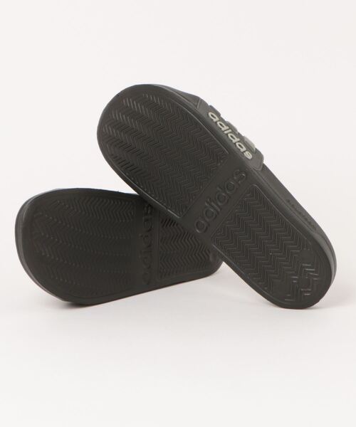 adidas(アディダス)の「【adidas】 ADILETTE SHOWER U(サンダル・メンズ・カーキ・29.5cm/28.5cm/27.5cm/26.5cm/25.5cm)」の2枚目の写真