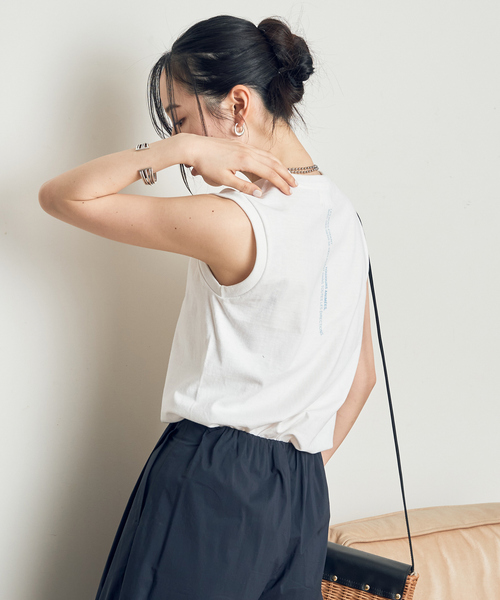 Rouge vif Anna（ルージュヴィフアンナ）の「バックバーティカルロゴタンクトップ（Tシャツ/カットソー・レディース・ホワイト/ブラック/ブルー・フリー）」の5枚目の写真