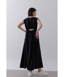 バックカッティングVネックワンピース