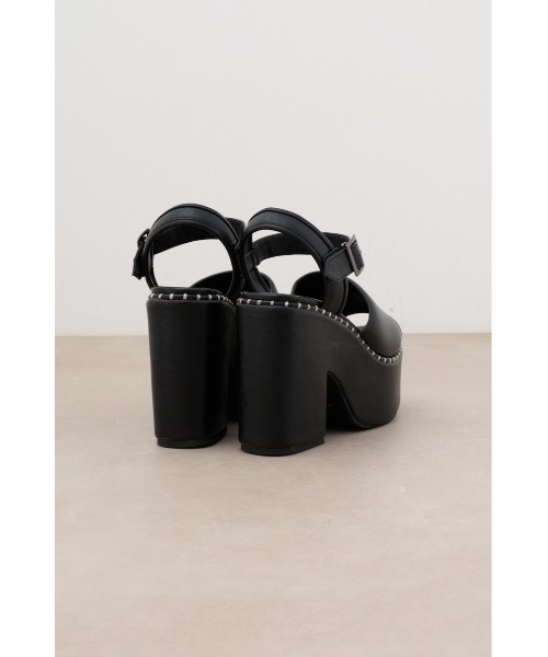 AZUL by moussy(アズールバイマウジー)の「リムステッチプラットフォームサンダル(サンダル・レディース・クリア/ブラック・MEDIUM/LL/LARGE/SMALL)」の8枚目の写真