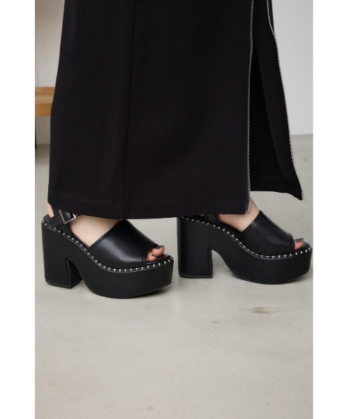 AZUL by moussy(アズールバイマウジー)の「リムステッチプラットフォームサンダル(サンダル・レディース・クリア/ブラック・MEDIUM/LL/LARGE/SMALL)」の3枚目の写真