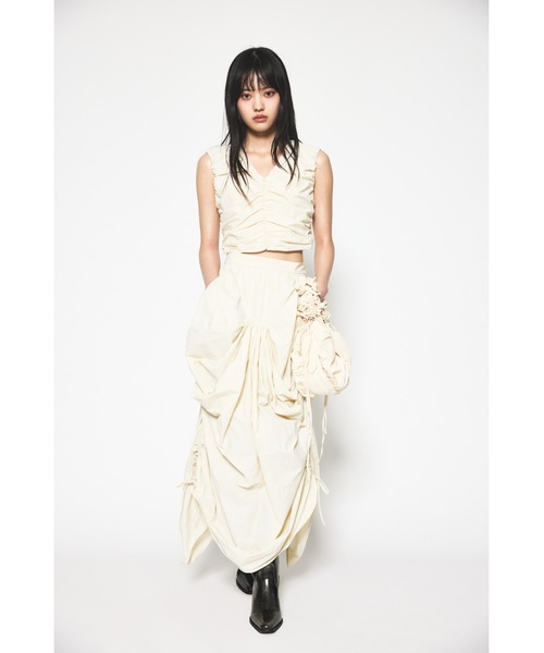 SLY（スライ）の「FLOWING DRAPE 3D SK フローイング ドレープ スリーディ スカート / セットアップ可（スカート・レディース・アイボリー/ブラック・1/2）」の15枚目の写真