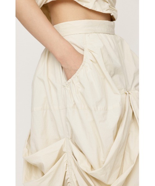 SLY（スライ）の「FLOWING DRAPE 3D SK フローイング ドレープ スリーディ スカート / セットアップ可（スカート・レディース・アイボリー/ブラック・1/2）」の12枚目の写真