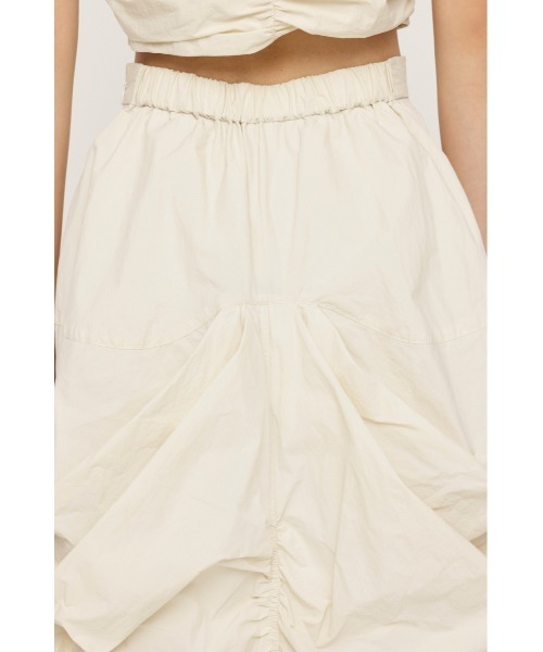 SLY（スライ）の「FLOWING DRAPE 3D SK フローイング ドレープ スリーディ スカート / セットアップ可（スカート・レディース・アイボリー/ブラック・1/2）」の14枚目の写真