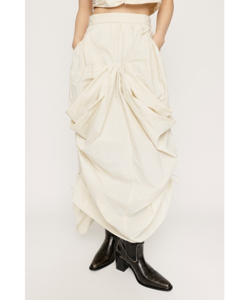 SLY（スライ）の「FLOWING DRAPE 3D SK フローイング ドレープ スリーディ スカート / セットアップ可（スカート・レディース・アイボリー/ブラック・1/2）」の3枚目の写真