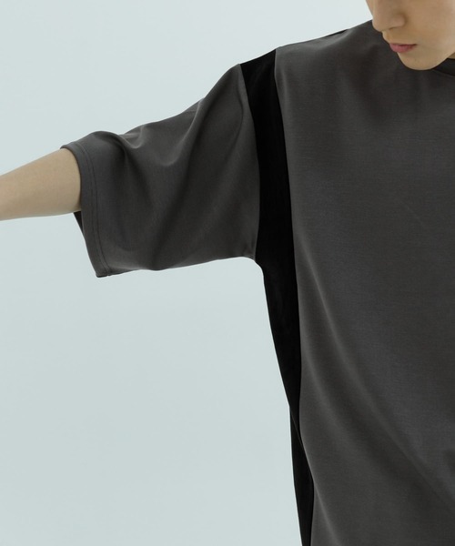 ITEMS URBANRESEARCH（アイテムズ アーバンリサーチ）の「フェイクスウェードドッキング半袖Tops（Tシャツ/カットソー・メンズ・ホワイト/ベージュ/チャコールグレー・LARGE/MEDIUM）」の9枚目の写真