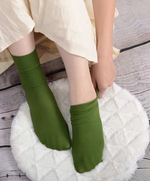 TONE SELECT GOODS（トーンセレクトグッズ）の「【float】《推し活/推しカラー/メンカラ》くしゅくしゅ 単色リブ クルー丈ソックス【25色展開】（ソックス/靴下・レディース・ブラック/ホワイト/カーキ/オフホワイト/ベージュ/パープル/ブルー/アッシュブラウン/イエロー/ヘザーグレー/ワインレッド/ラベンダー/ミント/マスタード/グリーン/ブルーグリーン/ライトイエロー/ベビーピンク/チャコール/バイオレット/コーラルピンク/チェリーピンク/テラコッタ/アーミー/モスグリーン・FREE）」の13枚目の写真