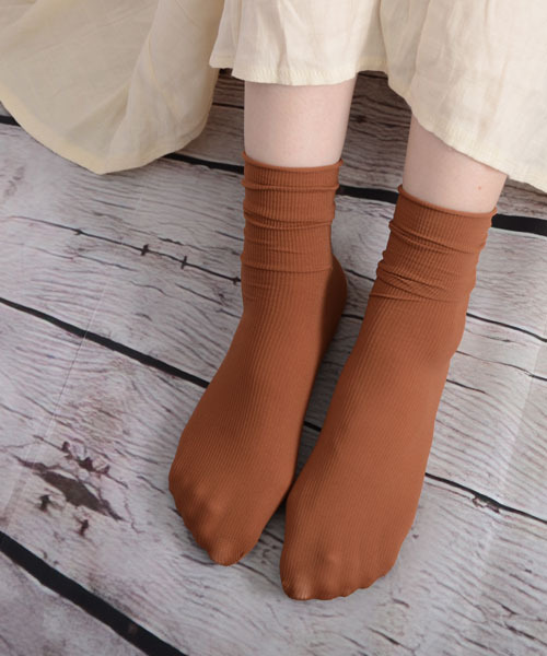 TONE SELECT GOODS（トーンセレクトグッズ）の「【float】《推し活/推しカラー/メンカラ》くしゅくしゅ 単色リブ クルー丈ソックス【25色展開】（ソックス/靴下・レディース・ブラック/ホワイト/カーキ/オフホワイト/ベージュ/パープル/ブルー/アッシュブラウン/イエロー/ヘザーグレー/ワインレッド/ラベンダー/ミント/マスタード/グリーン/ブルーグリーン/ライトイエロー/ベビーピンク/チャコール/バイオレット/コーラルピンク/チェリーピンク/テラコッタ/アーミー/モスグリーン・FREE）」の7枚目の写真