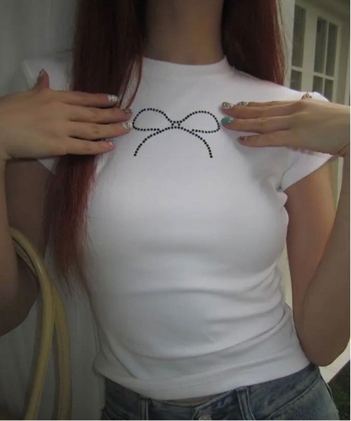 BARELY BLUE(ベアリーブルー)の「【 BARELY BLUE / ベアリーブルー 】 クロップド ミニ リボン ダイヤ Tシャツ / 半袖(Tシャツ/カットソー・レディース・ホワイト/ブラック・S/M/L)」の5枚目の写真