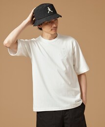 40ｃｔ＆525（フォーティーカラッツアンドゴーニーゴ）の「【Made in JAPAN】＆マーク刺繍　丸胴Tシャツ（Tシャツ/カットソー・メンズ）」