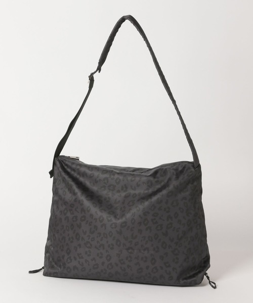 GLOBAL WORK（グローバルワーク）の「撥水軽量変形ショルダー2/125092（ショルダーバッグ・レディース・レオパード/ブラック/カーキ/アイボリー・ONE SIZE）」の11枚目の写真