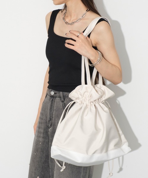 SEN TOKYO(セントーキョー)の「大容量で使い回し◎巾着ショルダーバック(ショルダーバッグ・レディース・ホワイト/ブラック・FREE)」の18枚目の写真