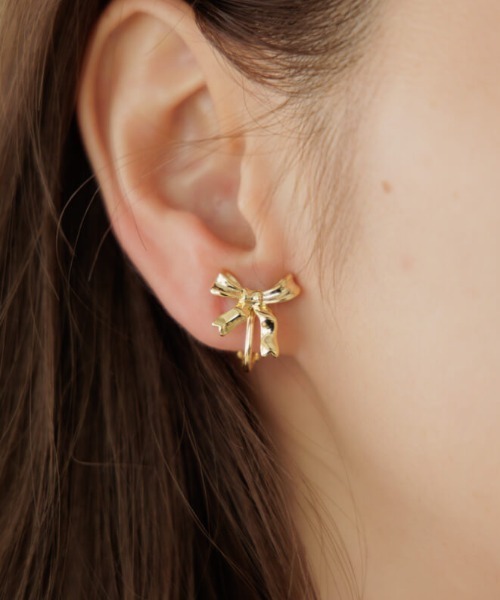 flower（フラワー）の「ラッピングリボンイヤリング（イヤリング・レディース・シルバー/ゴールド・FREE）」の2枚目の写真