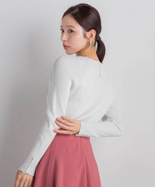 QUEENS COURT(クイーンズコート)の「袖口パールラメリブニット≪手洗い可能≫(ニット/セーター・レディース・ホワイト/ピンク/ブラウン/ライトグレー/ブラック/ブルー・M)」の1枚目の写真